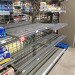 Σε ασφυξία η Λέσβος: Άδεια ράφια και τρόφιμα στα σκουπίδια λόγω κινητοποιήσεων