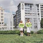 “Σπίτια σάουνες, πόλεις καζάνια”: διαμαρτυρία της Greenpeace για τις θερμικές παγίδες των σπιτιών και των πόλεών μας