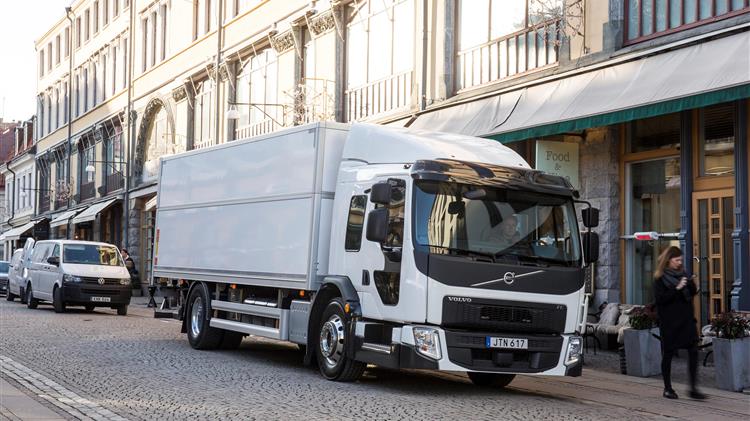 Το Volvo FE αναβαθμίστηκε για απαιτητικές εργασίες στον τομέα αστικών μεταφορών 