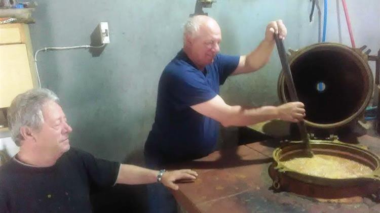 Ξεκίνησε η απόσταξη Κουμαρίσιου Τσίπουρου στα ριζά του Ολύμπου στην Πιερία