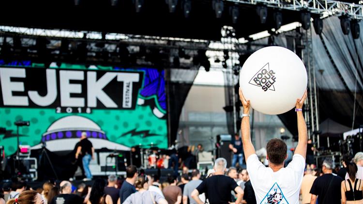 Το SKODA KAROQ συμμετέχει και ROQ-άρει στο EJEKT Festival 