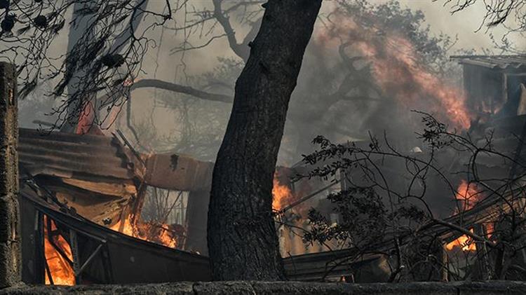 Εθνική τραγωδία με δεκάδες νεκρούς από τις πυρκαγιές
