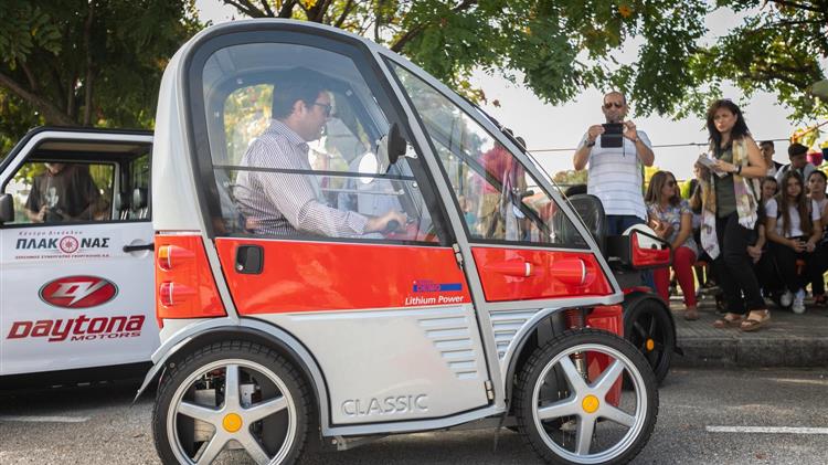 Η νέα εποχή στα Τρίκαλα έχει ηλεκτροκίνητα οχήματα 
