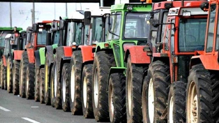 Μαζί αγρότες, εργαζόμενοι, συνταξιούχοι