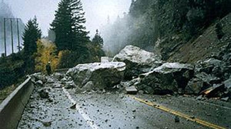 Κατολισθήσεις μικρότερης κλίμακας σε αγροτικούς δρόμους στο Πλωμάρι