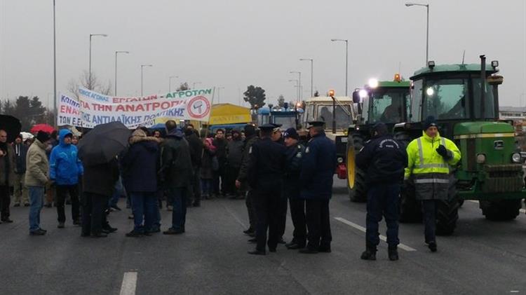 Κανονικά η κίνηση στην Ε.Ο. Αθηνών – Πατρών, αποχώρησαν τα τρακτέρ