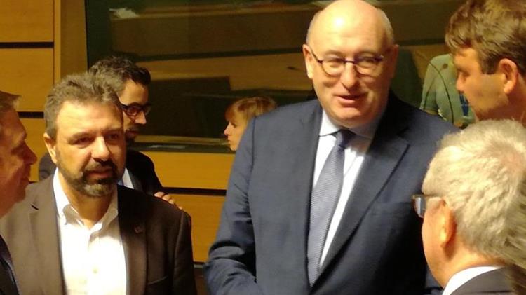 Την οικονομική στήριξη της Επιτροπής στους Έλληνες ελαιοπαραγωγούς ζήτησε ο Αραχωβίτης