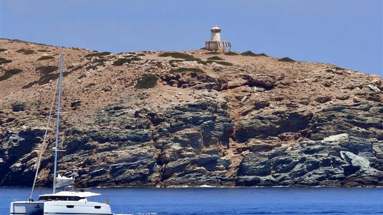 Κατεδάφιση αυθαιρέτων στη Μακρόνησο