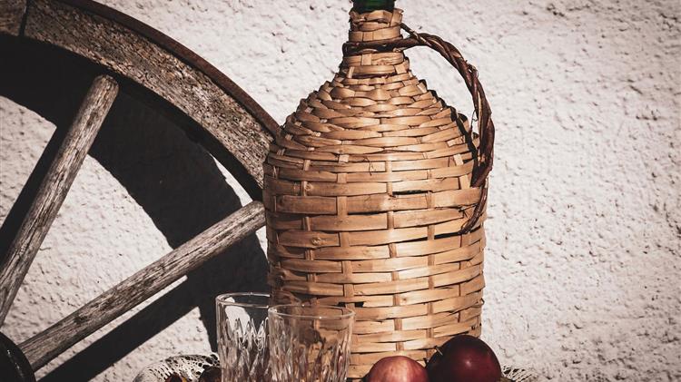 Χύμα το 50% της κατανάλωσης κρασιού στη χώρα μας