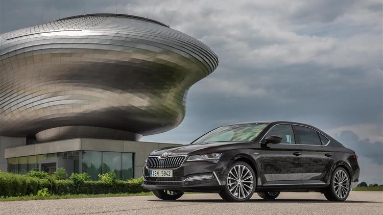 Ανανεωμένο SKODA SUPERB: νέα σημεία αναφοράς στην κατηγορία 
