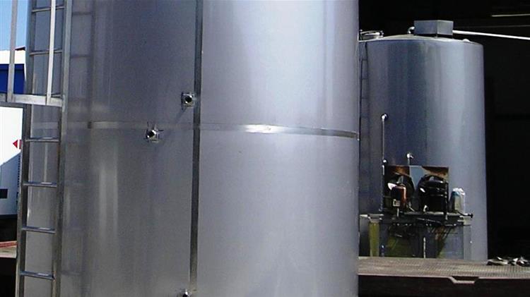 Έπεσε σε άδεια δεξαμενή κρασιού