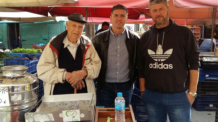 Πάντα κοντά στoυς  παραγωγούς  ο Σάκης  Παιδής