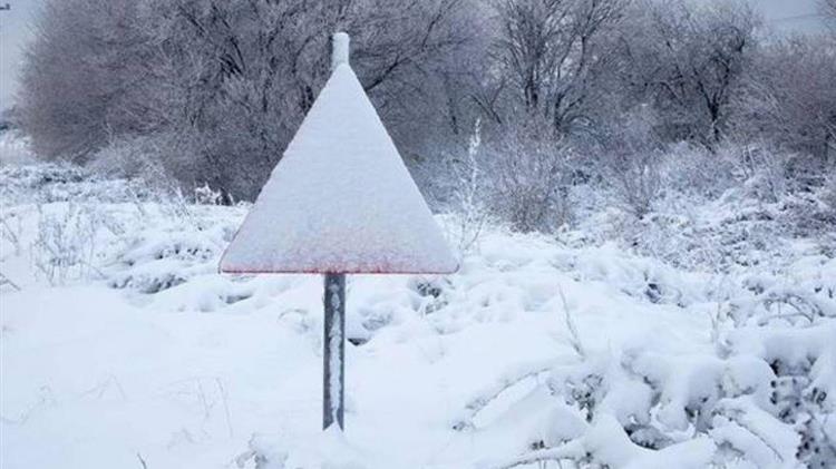 Πέφτει η θερμοκρασία σήμερα: Βροχές σε όλη τη χώρα, σε ποιες περιοχές θα χιονίσει