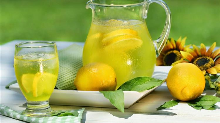 Χυμός λεμόνι: 15 ξεχωριστά οφέλη στην υγεία του οργανισμού μας
