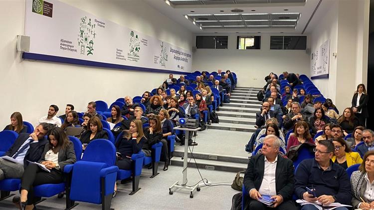 H Ελλάδα από τις πρώτες χώρες της ΕΕ που θα αποσύρει πλαστικά μιας χρήσης