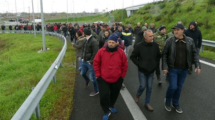 Ισχυρή αστυνομική δύναμη και ΜΑΤ στο «μπλόκο» της Καρδίτσας