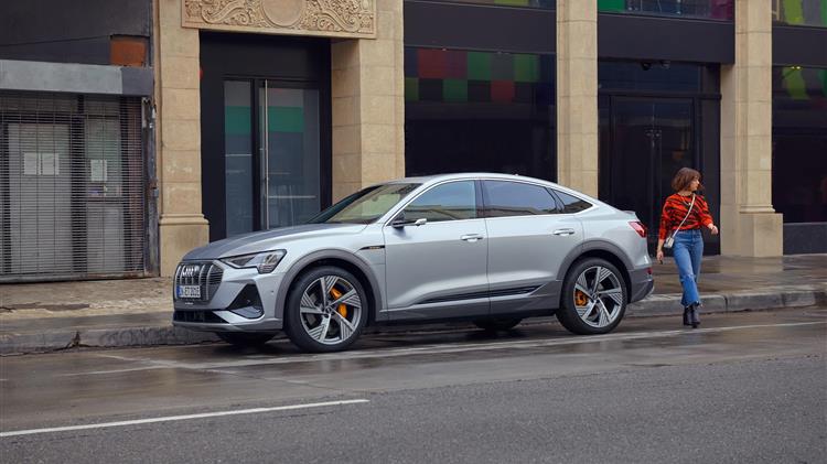 Η Audi και η Μέισι Ουίλιαμς προσκαλούν τον κόσμο να «αφήσει το παρελθόν» και να αγκαλιάσει ένα «ηλεκτρικό» μέλλον 