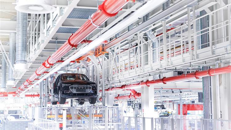 Audi Smart Plant: ρομπότ που ακολουθούν τον προϊστάμενο και έξυπνα ράφια