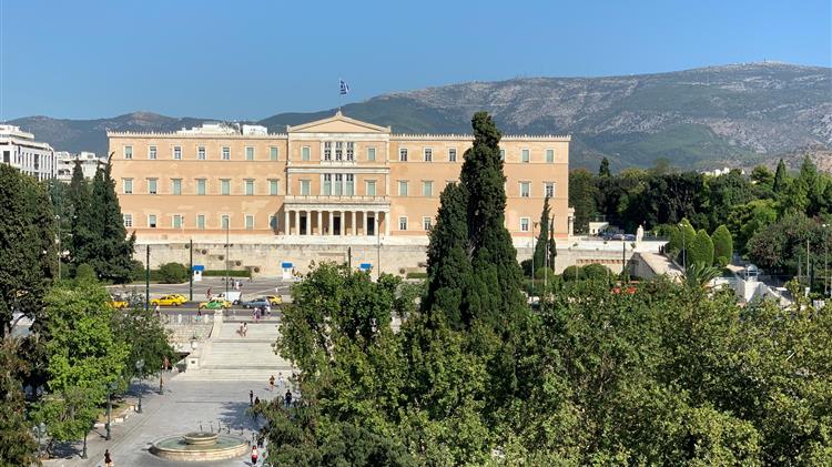 Νεα απόφαση του υπουργείου Οικονομικών διευρύνονται οι δικαιούχοι των 800 ευρώ 