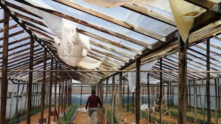 Μεγάλες ζημιές στην Ιεράπετρα - Οι θυελλώδεις νοτιάδες «σήκωσαν» θερμοκήπια