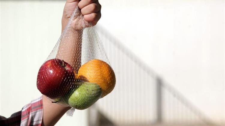 Κομισιόν: 250 εκατ. ευρώ για φρούτα και γάλα για τους μαθητές