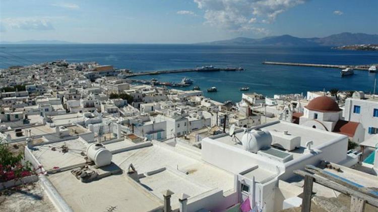 Κορωνοϊός: Αυστηρά περιοριστικά μέτρα σε Μύκονο και Σαντορίνη - Τι ισχύει για τις λαϊκές αγορές