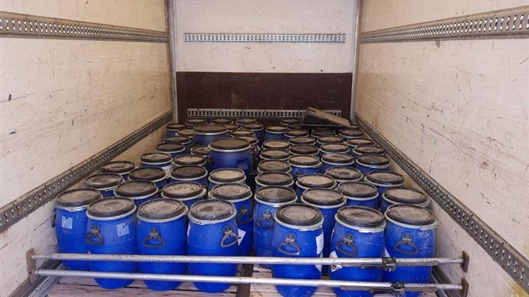 Σταυρούπολη: Απομακρύνουν τα επικίνδυνα φυτοφάρμακα από την καπναποθήκη