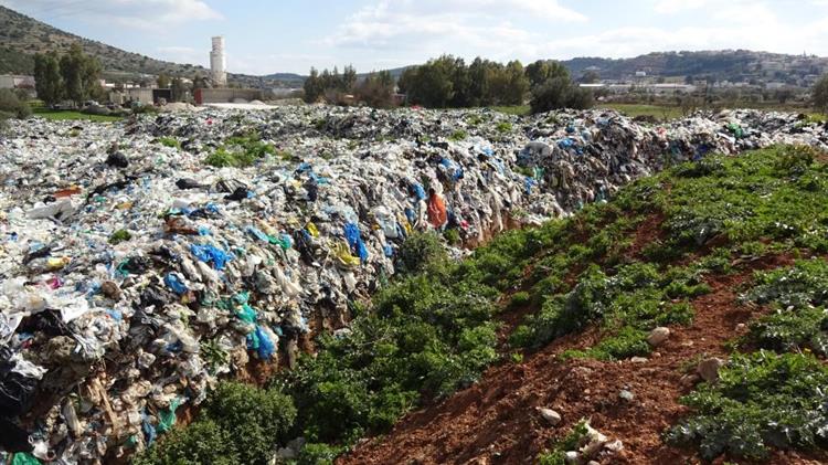 Γαίες αγροτών μετατρέπονται σε νεκρές λόγω αποβλήτων στον κάμπο της Ορμύλια Χαλκιδικής