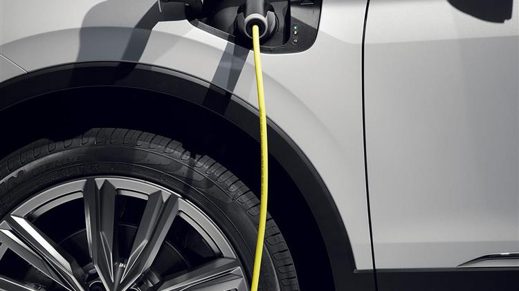 Κομισιόν: Στόχος τριάντα εκατομμύρια ηλεκτροκίνητα έως το 2030