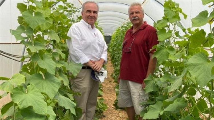 Επίσκεψη του Ν.Παπαθανάση σε μονάδα παραγωγής βιολογικών προϊόντων