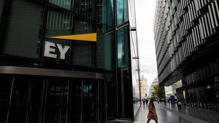 EY: Χρειάζεται επενδύσεις ο κλάδος πετρελαίου και φυσικού αερίου