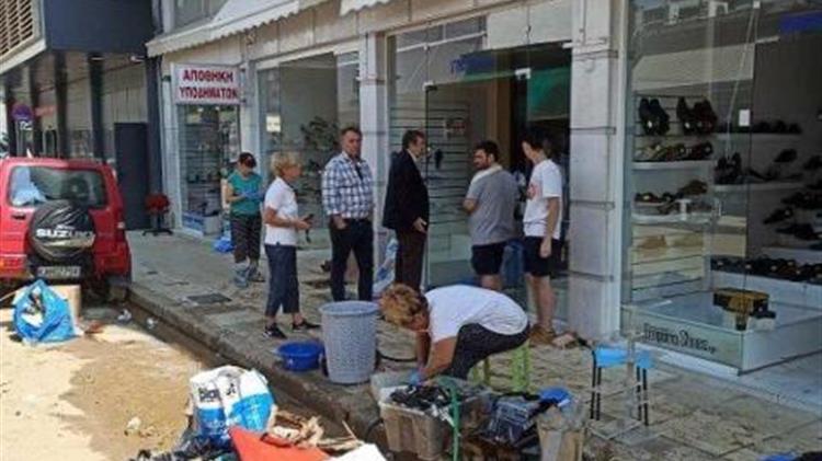 Πρωτοφανής η καταστροφή στο εμπορικό κέντρο της Καρδίτσας