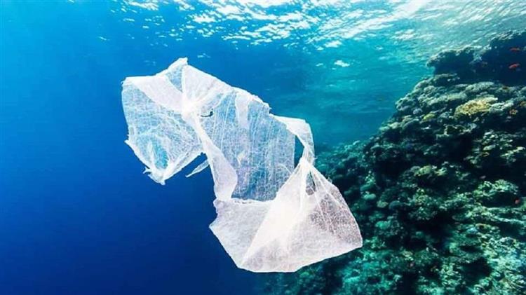 ΕΛΚΕΘΕ: Περίπου 3.760 τόνοι πλαστικών πλέουν σήμερα στη Μεσόγειο