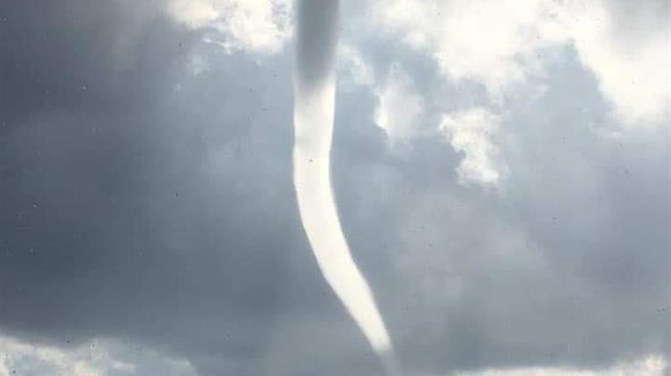 Υδροστρόβιλος στην Νέα Ποτίδαια Χαλκιδικής!