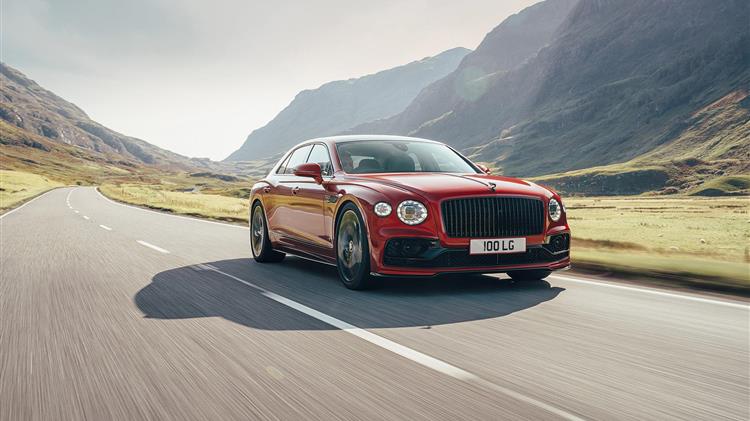 BENTLEY: Εξοπλίζει την flyingspur με V8 κινητήρα