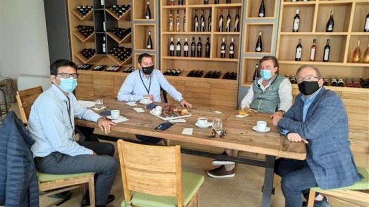 Επίσκεψη του  Θ. Βασιλόπουλου στις εγκαταστάσεις της CAVINO Α.Ε στην Αιγιάλεια