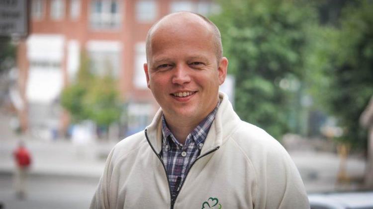 Anti-EU farming party reaches top spot in Norway poll as elections loom