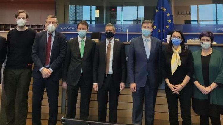 Η ΕΕ συμφωνεί να διαθέσει το 37% του ταμείου ανάκαμψης για πράσινη μετάβαση