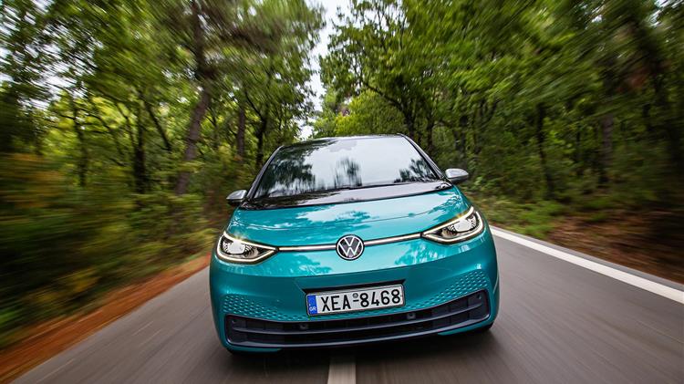 Η Volkswagen καλωσορίζει το μέλλον: head-up display επαυξημένης πραγματικότητας