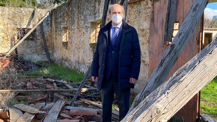 Κ. Χατζηδάκης: Περί τα 9.500 τα ετοιμόρροπα κτίρια στη χώρα