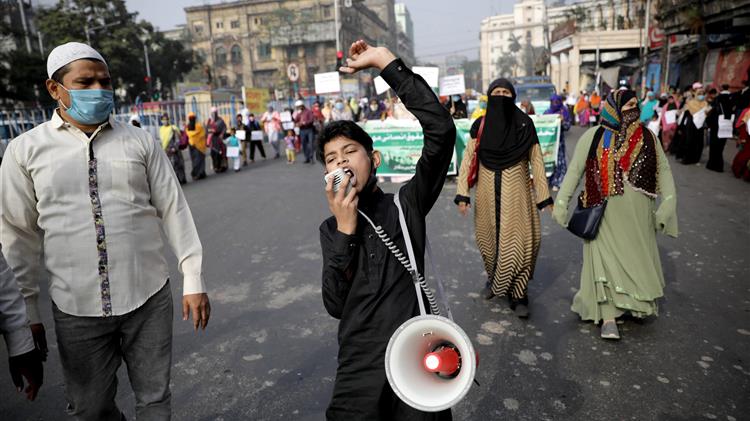 Εκατομμύρια αγρότες της Ινδίας αγωνίζονται για την οικονομική τους ζωή