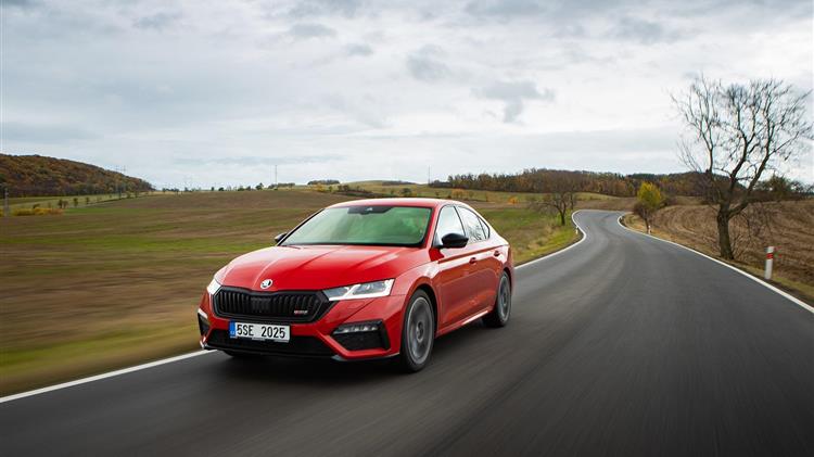 Νέα SKODA OCTAVIA RS: ακόμα πιο σπορ, στην κορυφή της γκάμας