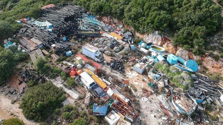 Εννιά χρόνια έχουν φύγει τα Ιχθυοτροφεία από την Ιθάκη αλλά η χωματερή που άφησαν μεγαλώνει