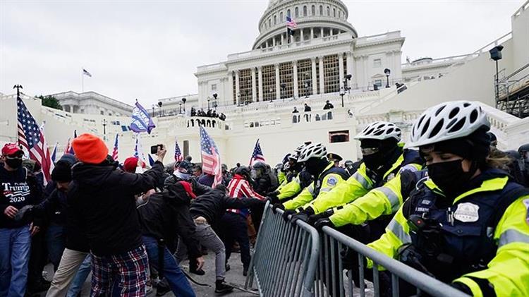 Χάος στις ΗΠΑ: Μετά την εισβολή στο Καπιτώλιο