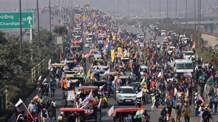 Οι Ολλανδοί αγρότες κλείνουν τους δρόμους