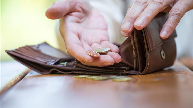 Intrum: 49% των Ελλήνων έγιναν φτωχότεροι εξαιτίας του κορονοϊού