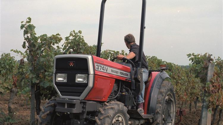 Έως 31 Δεκεμβρίου υποχρεωτικά η εγκατάσταση προστατευτικών αψίδων στα τρακτέρ
