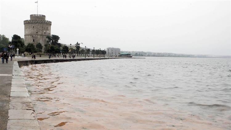 Θεσσαλονίκη: Θαλάσσια ρύπανση στο Θερμαϊκό Κόλπο – Δύο συλλήψεις