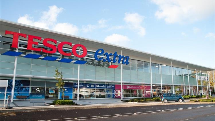 Βρετανία: Η μεγάλη αλυσίδα σουπερμάρκετ Tesco και 17 λιανέμποροι ζητούν φόρο στο e-εμπόριο