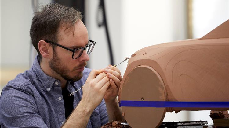 ‘Takumi’. Οι δεξιοτέχνες των πήλινων μοντέλων Mazda